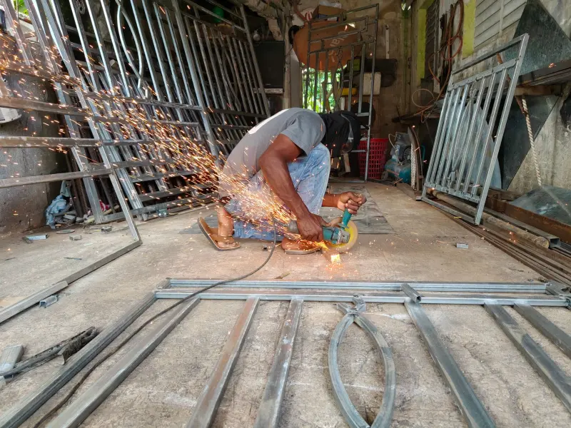 建筑工程劳务派遣与劳务分包模式对比及适用场景分析